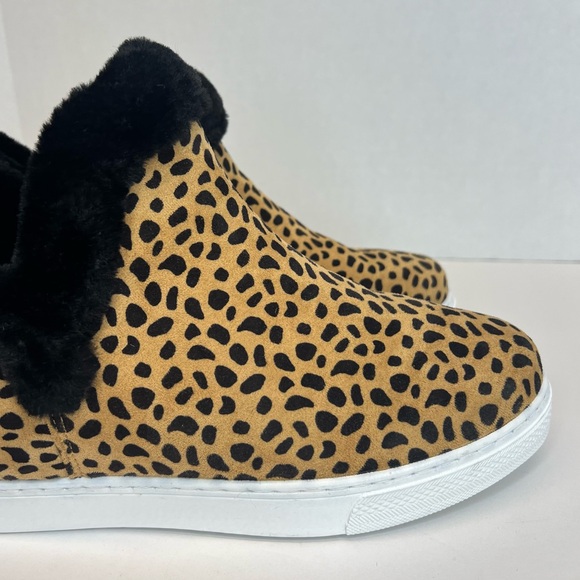 Rouge Helium Womens Faux Fur Trimmed Ankle Booties Sz 8.5M Tried on only NWOB - Picture 7 of 15